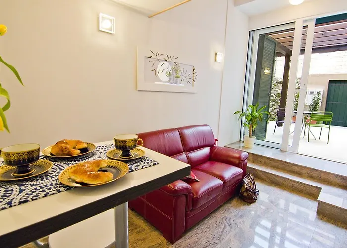 Veig Palace * سبليت