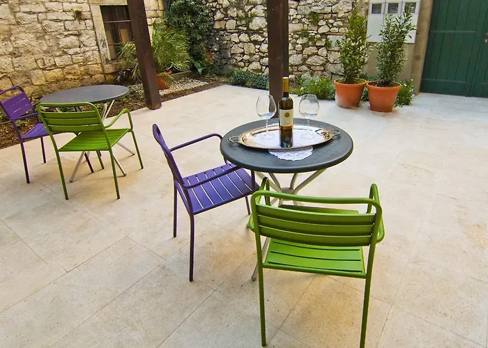 Veig Palace سبليت