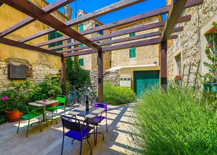 Veig Palace سبليت